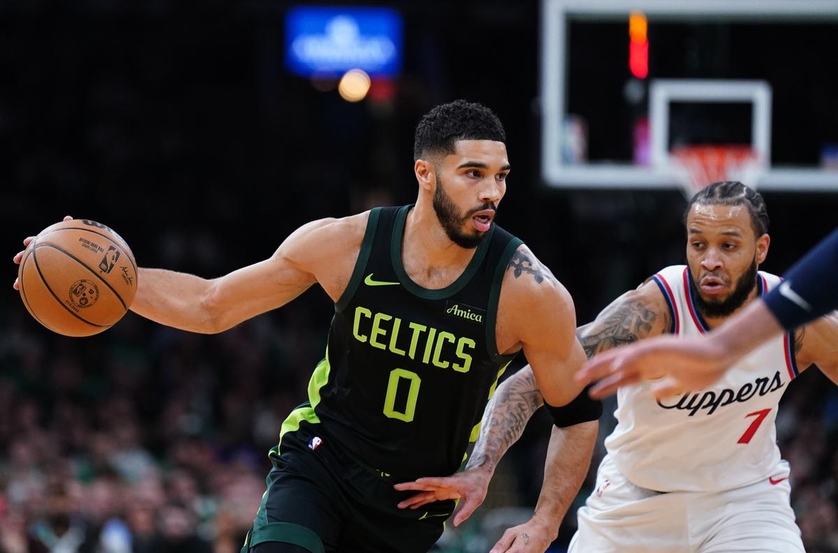 九游-塔图姆重返赛场，出色发挥首场状态出色，独行侠观众沸腾！的简单介绍