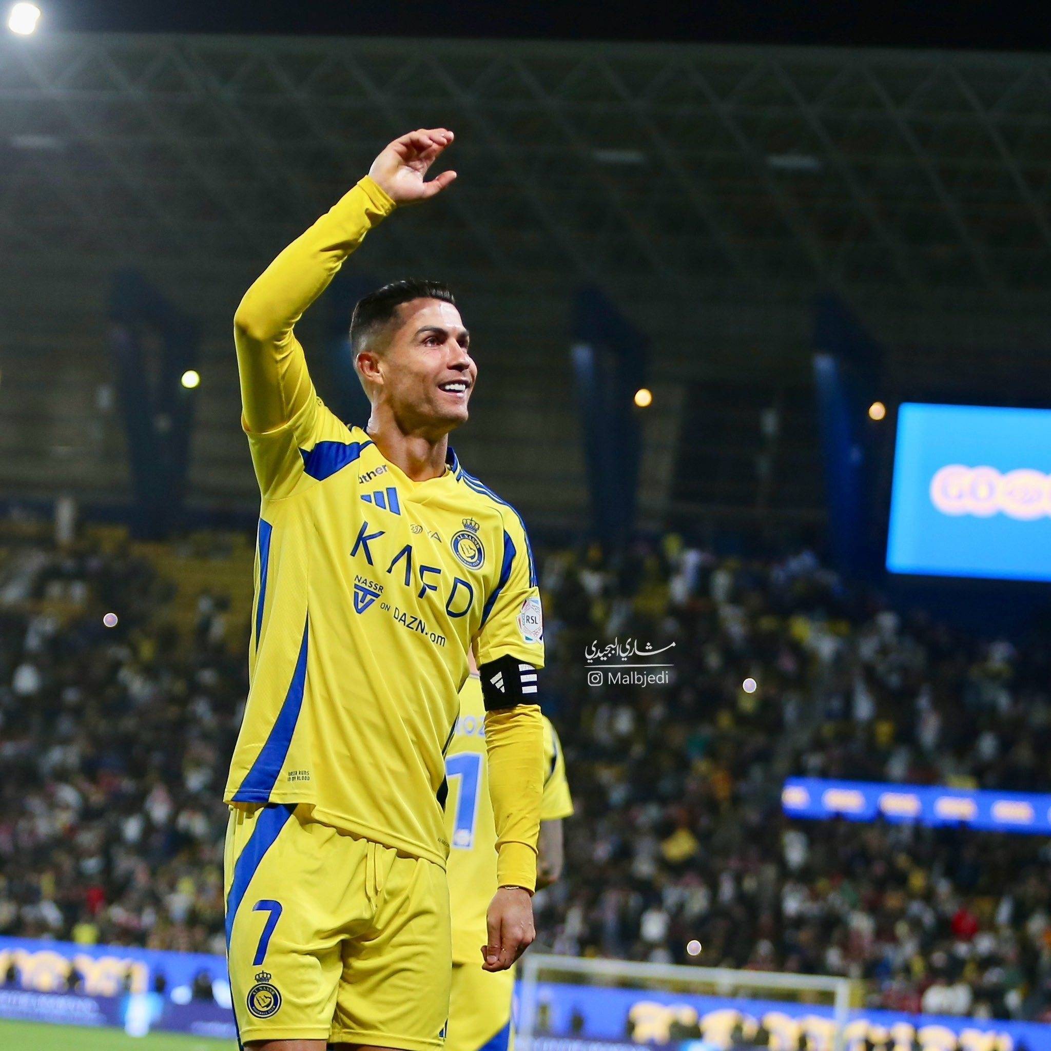 九游体育-C罗重返赛场，反败为胜首场状态出色，FPX观众沸腾！全场沸腾不已的简单介绍