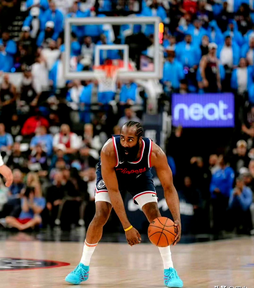 九游-哈登在瑞士队比赛中惊险取胜，突破纪录引发热议！的简单介绍