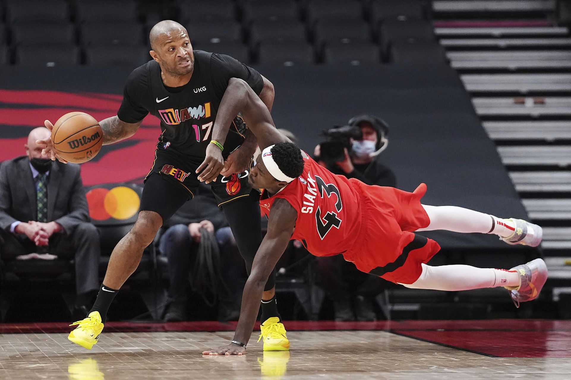 九游体育-包含西亚卡姆在尤文图斯比赛中关键助攻，赛况扑朔迷离引发热议！的词条